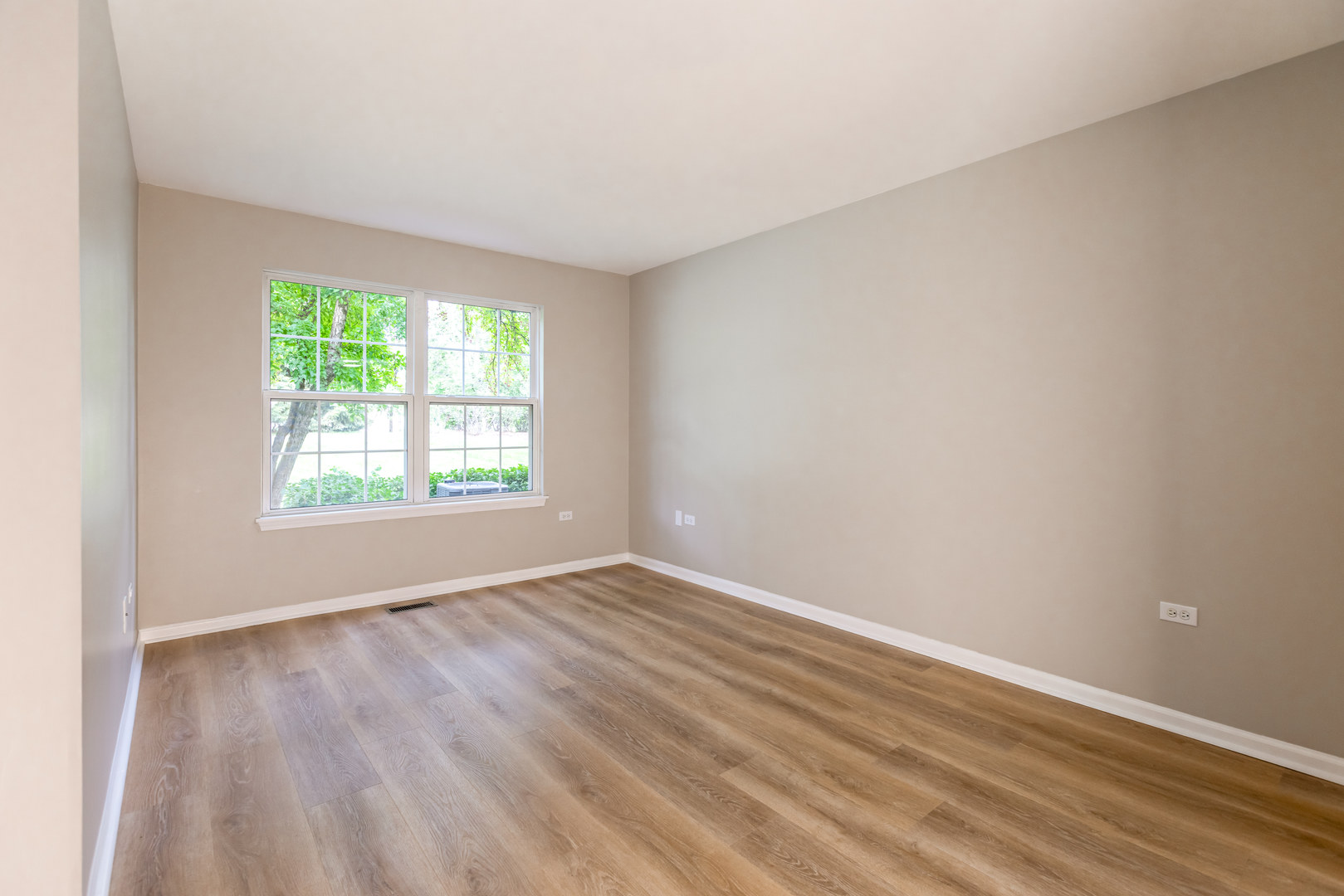 2819 Rutland Circle #102, Naperville, IL 60564