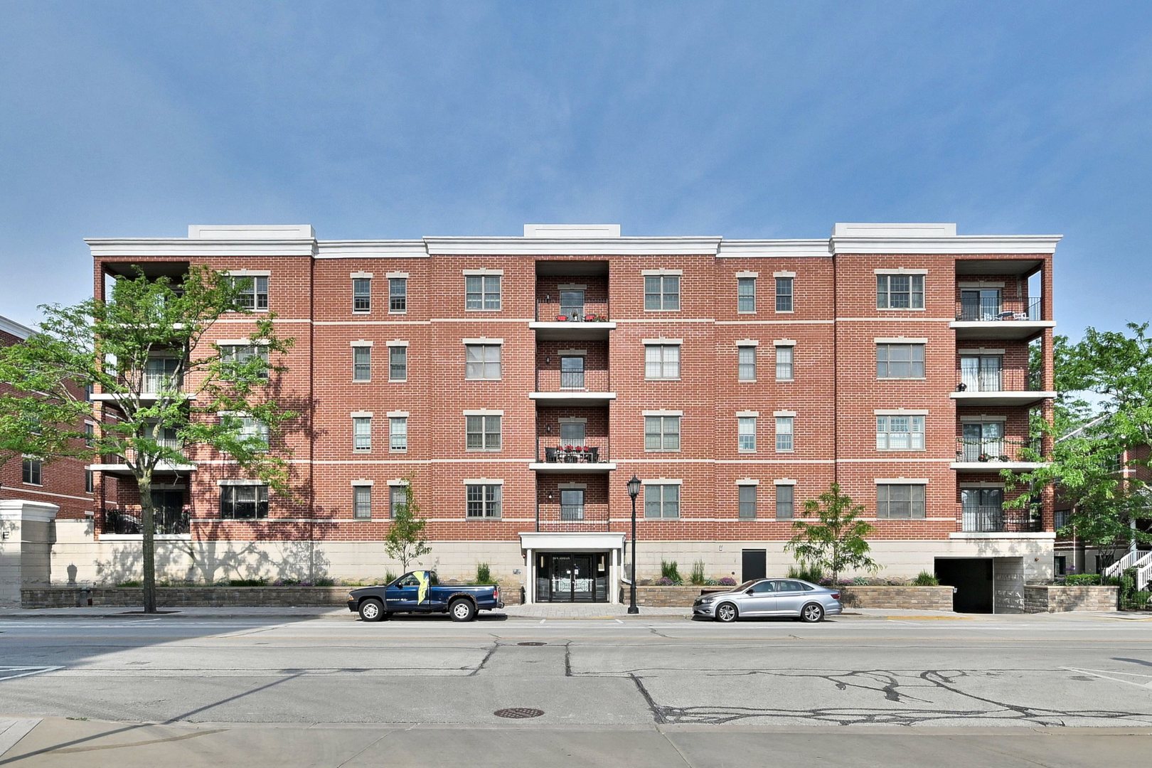 210 N Addison Avenue #201, Elmhurst, IL 60126