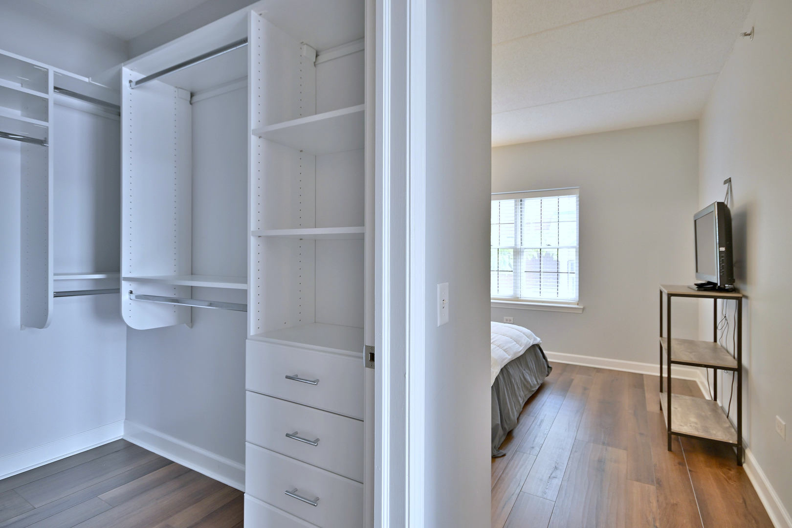 210 N Addison Avenue #201, Elmhurst, IL 60126