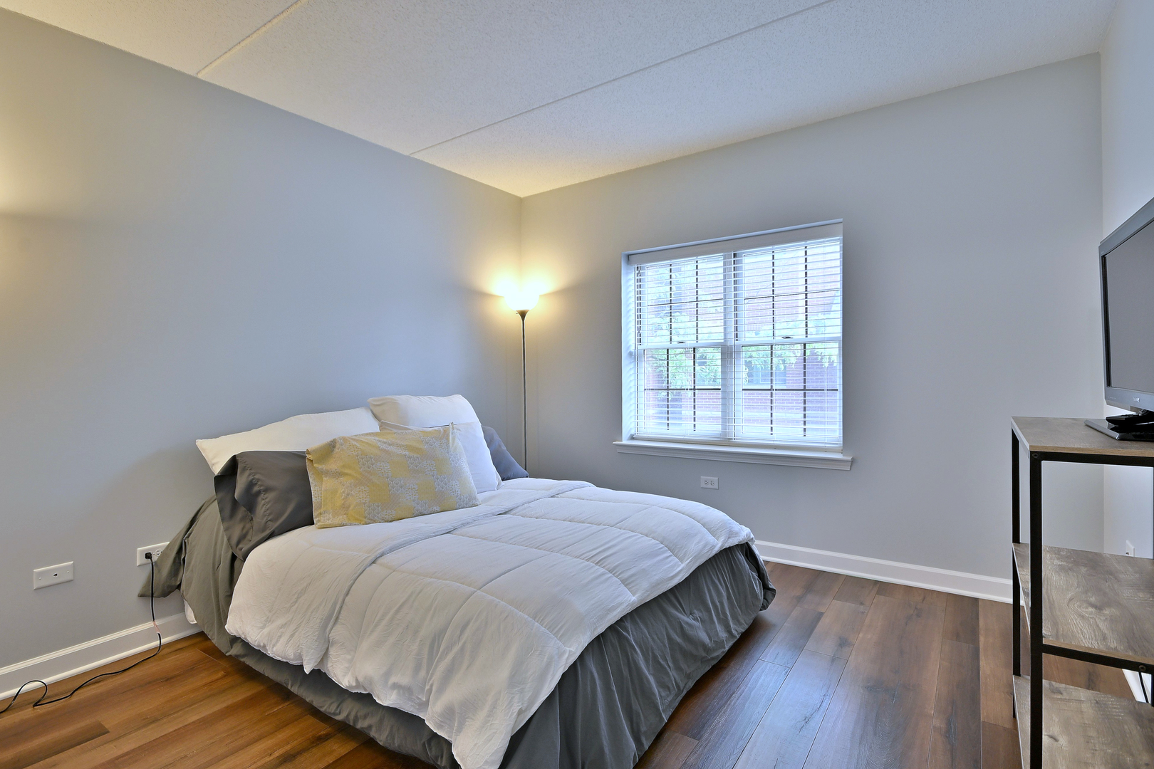 210 N Addison Avenue #201, Elmhurst, IL 60126