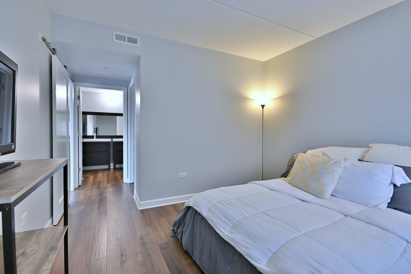 210 N Addison Avenue #201, Elmhurst, IL 60126