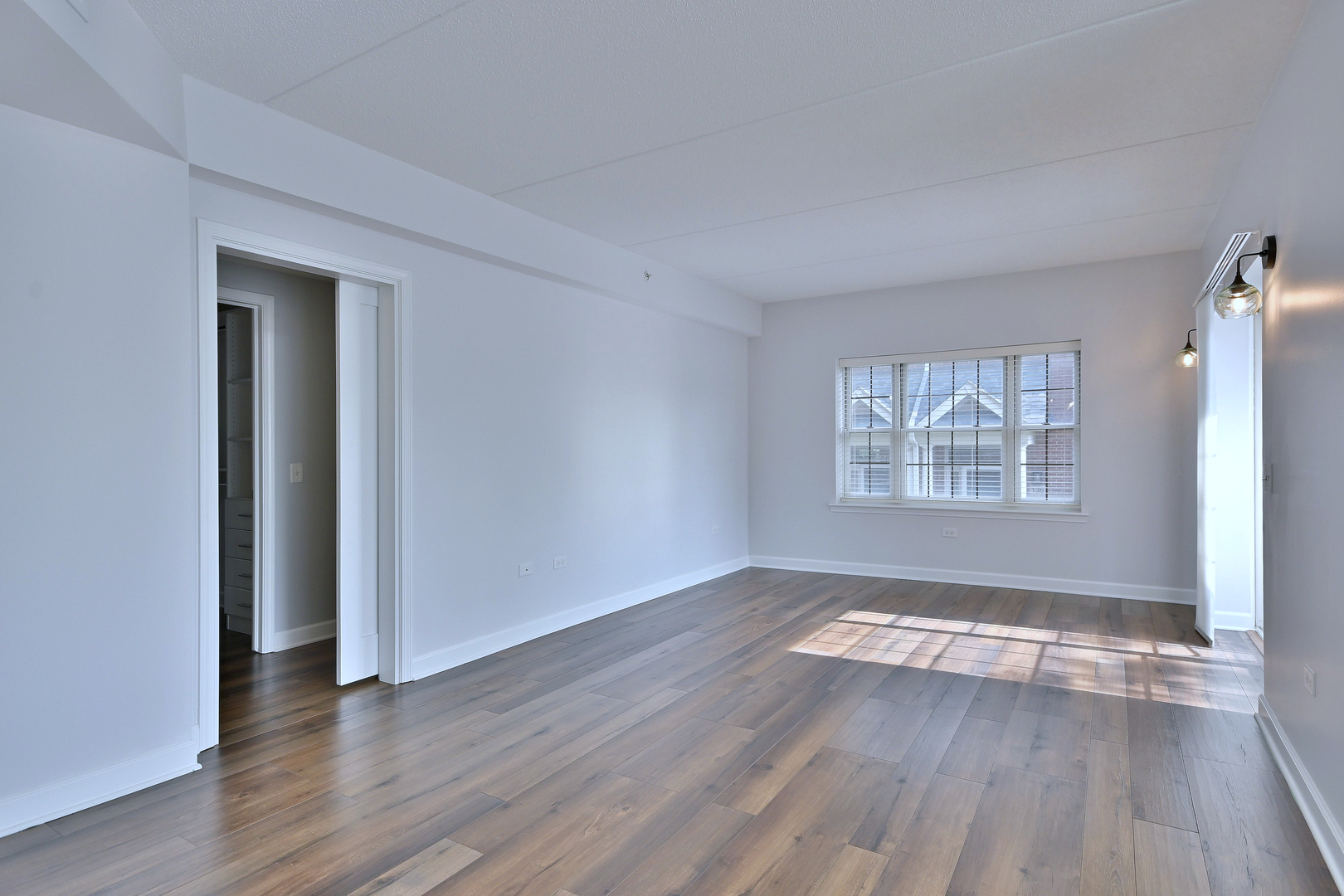 210 N Addison Avenue #201, Elmhurst, IL 60126