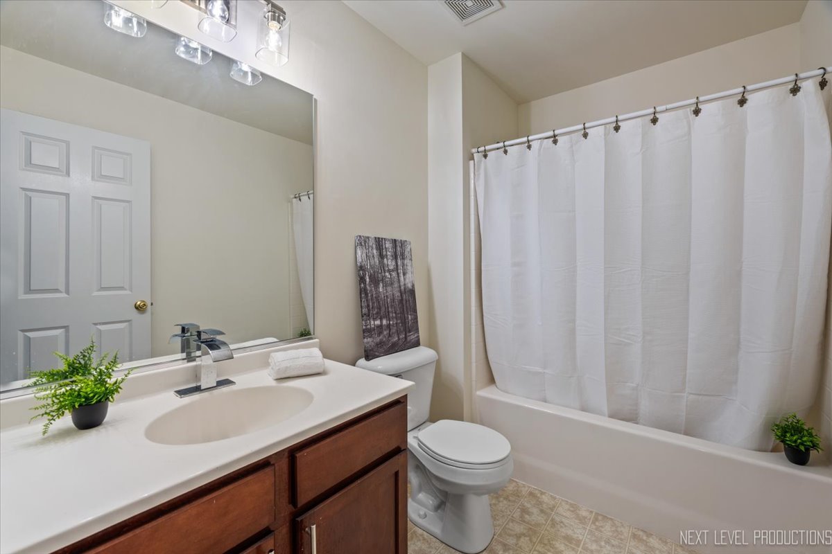 3310 Rosecroft Lane, Naperville, IL 60564