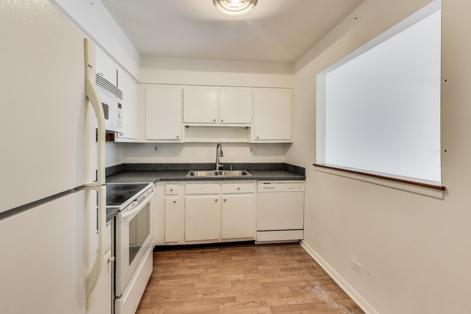 701 W Huntington Commons Road #418, Mount Prospect, IL 60056