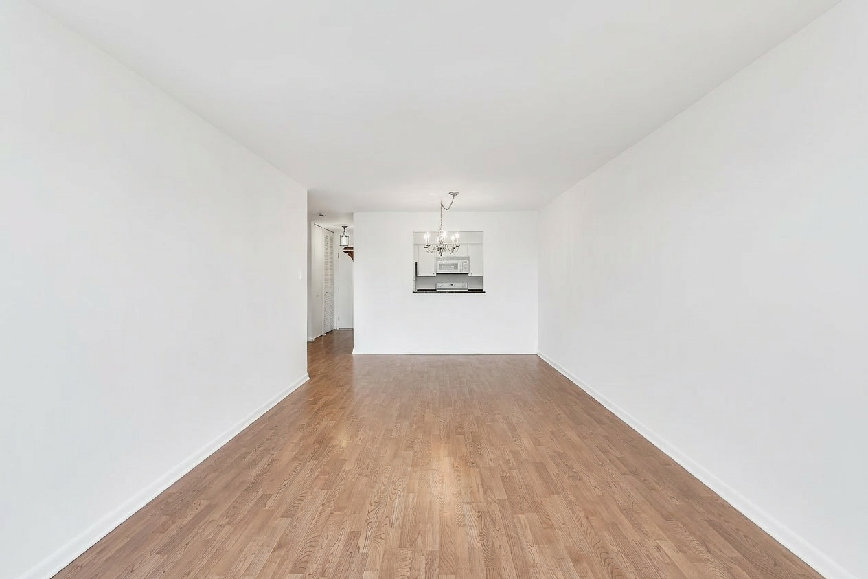 701 W Huntington Commons Road #418, Mount Prospect, IL 60056