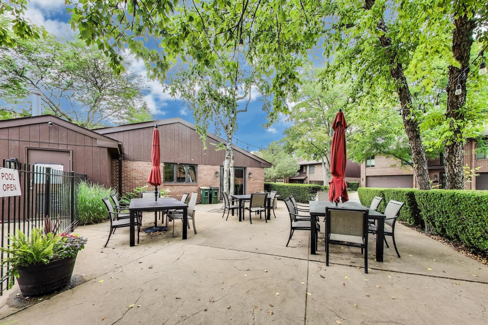 285 Boardwalk Place, Park Ridge, IL 60068