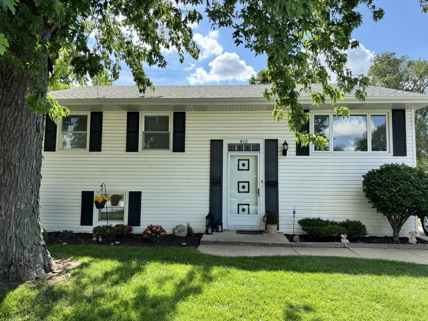410 Holden Avenue, Romeoville, IL 60446