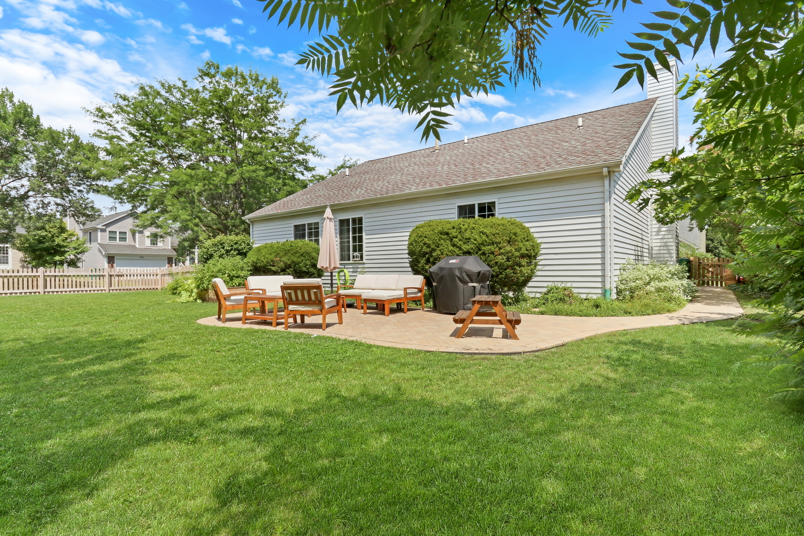 943 Braymore Drive, Grayslake, IL 60030
