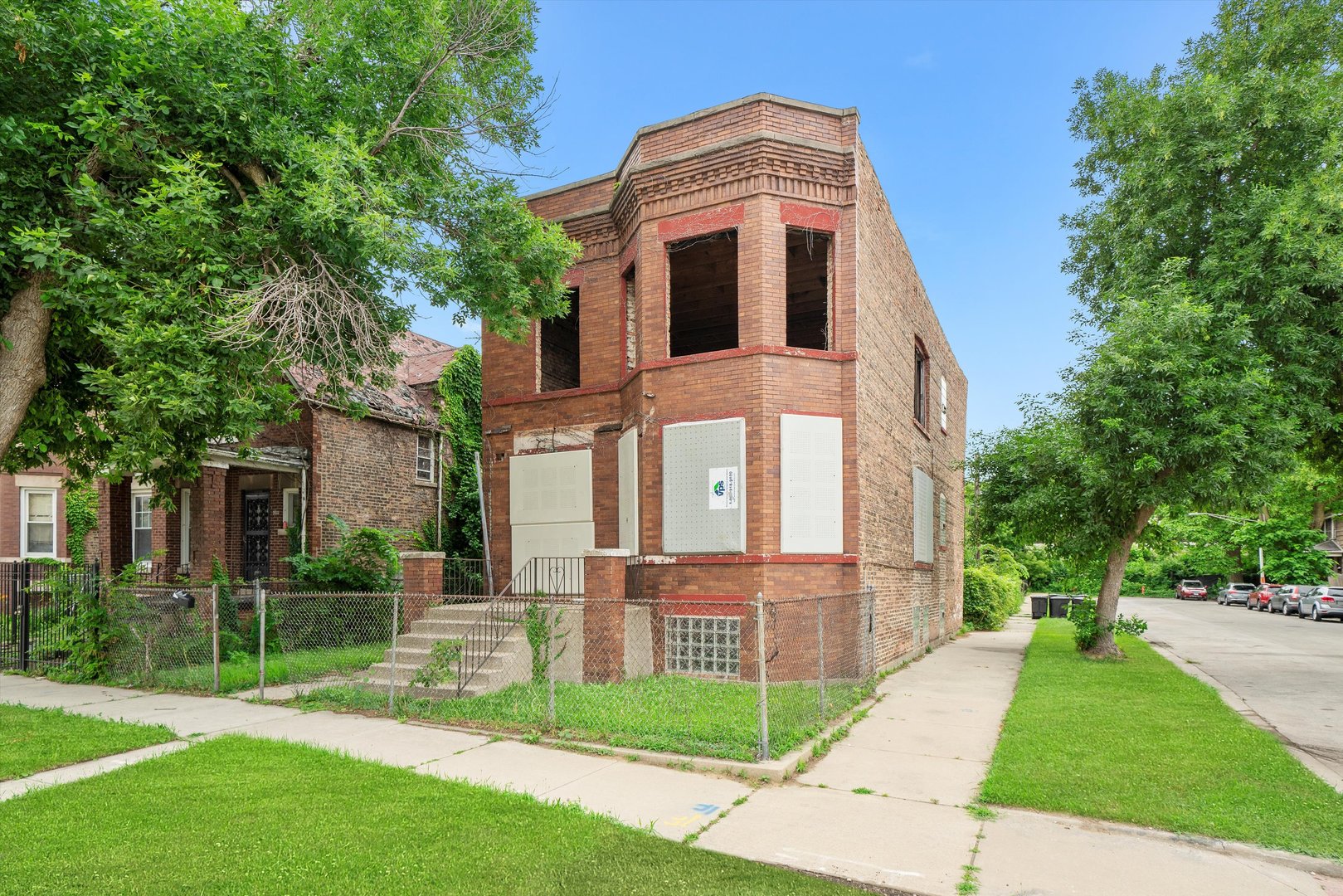 7225 S Woodlawn Avenue, Chicago, IL 60619