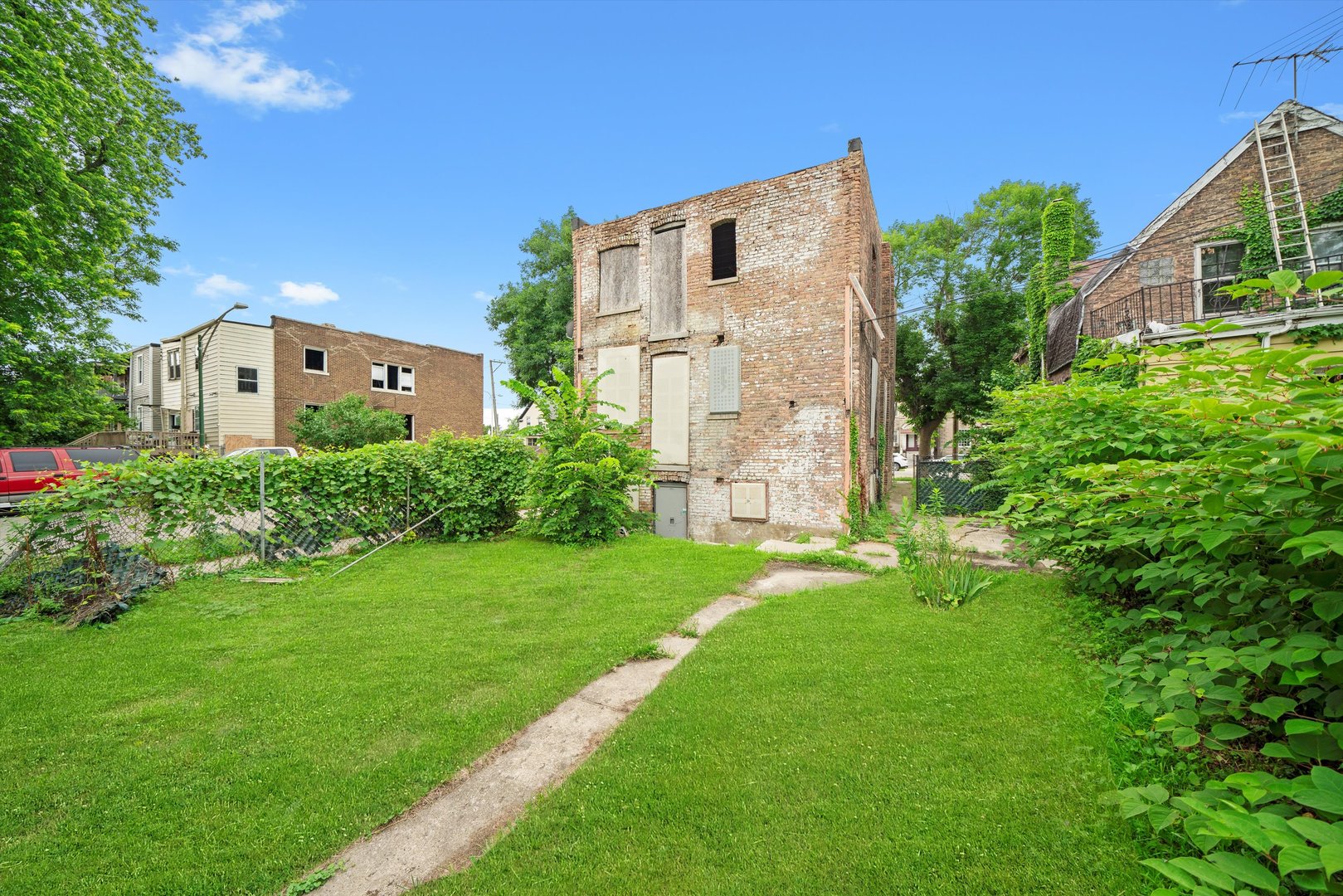 7225 S Woodlawn Avenue, Chicago, IL 60619