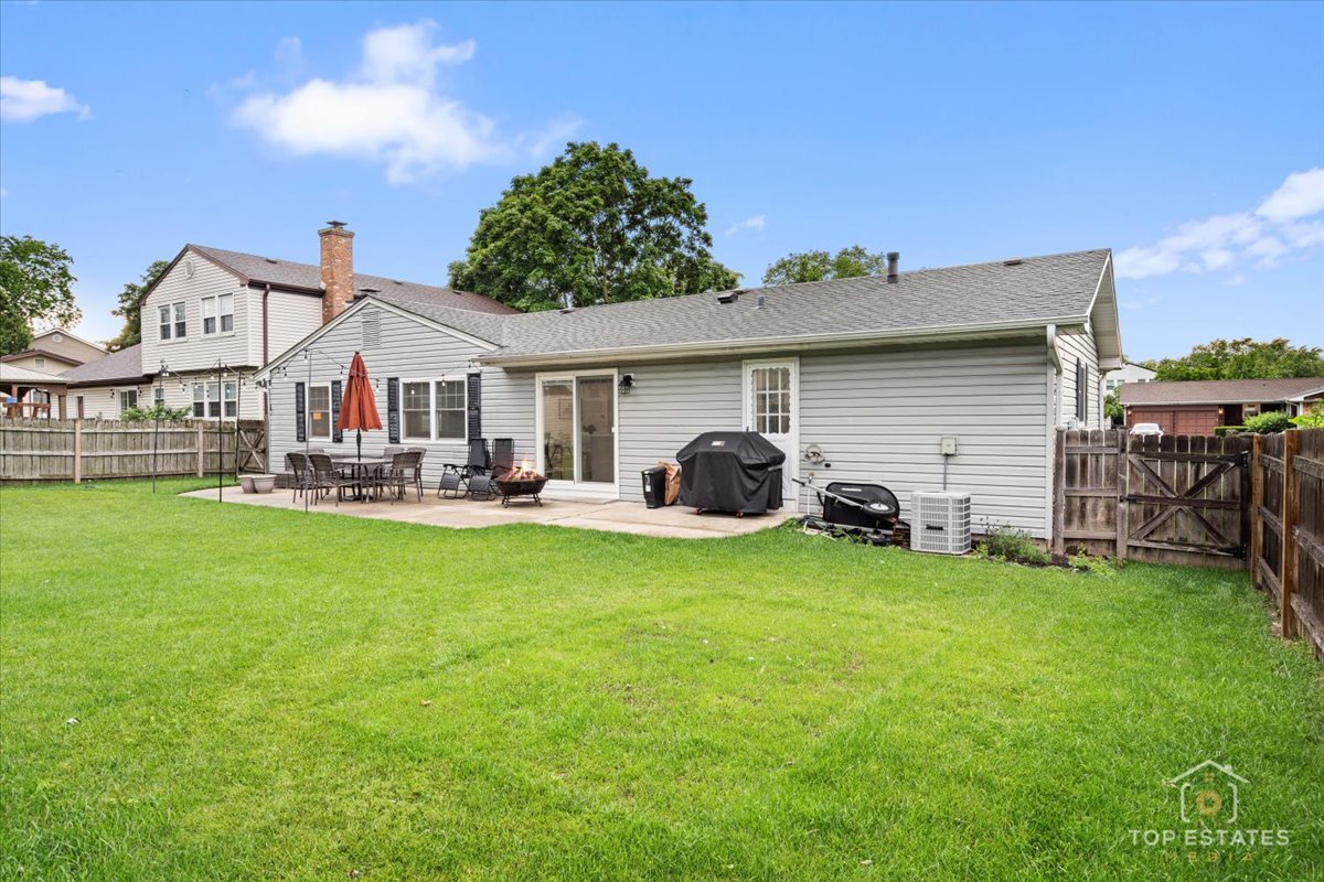 957 Country Lane, Buffalo Grove, IL 60089