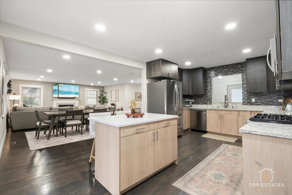 957 Country Lane, Buffalo Grove, IL 60089