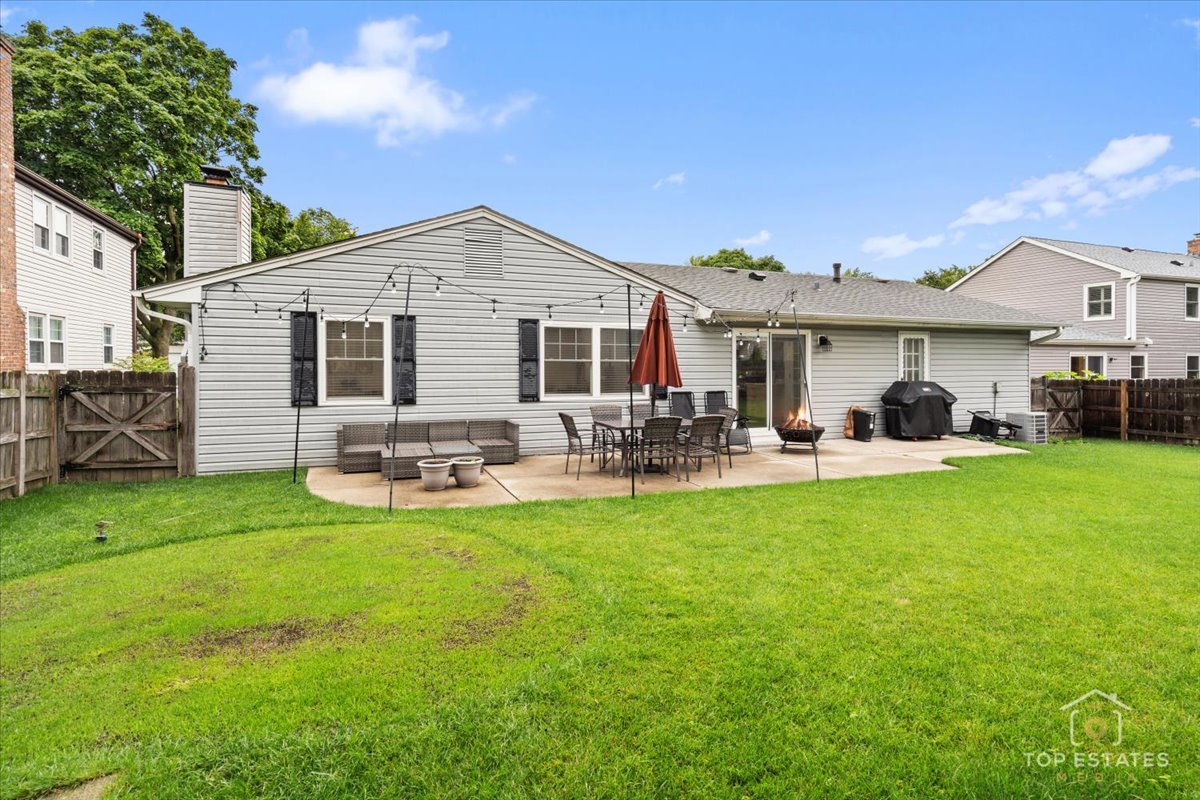 957 Country Lane, Buffalo Grove, IL 60089