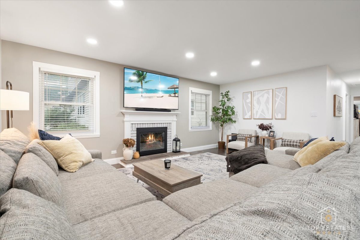 957 Country Lane, Buffalo Grove, IL 60089