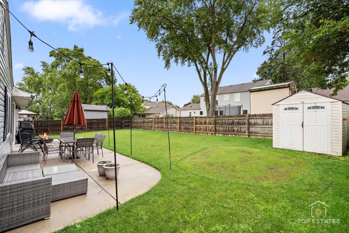957 Country Lane, Buffalo Grove, IL 60089