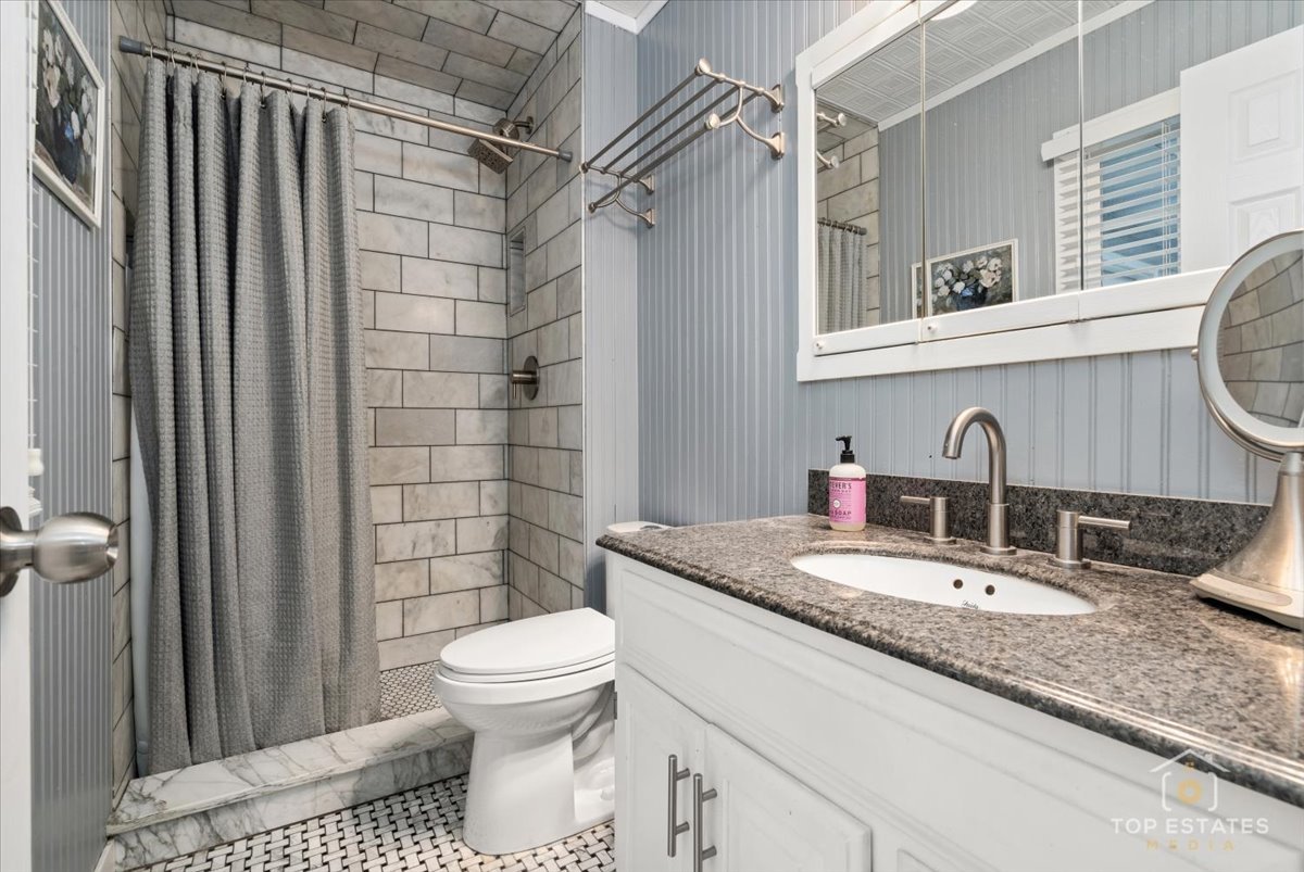 957 Country Lane, Buffalo Grove, IL 60089