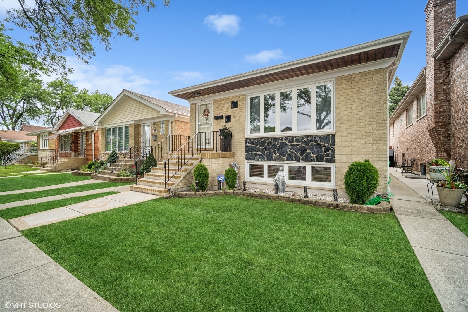 3231 N Osage Avenue, Chicago, IL 60634