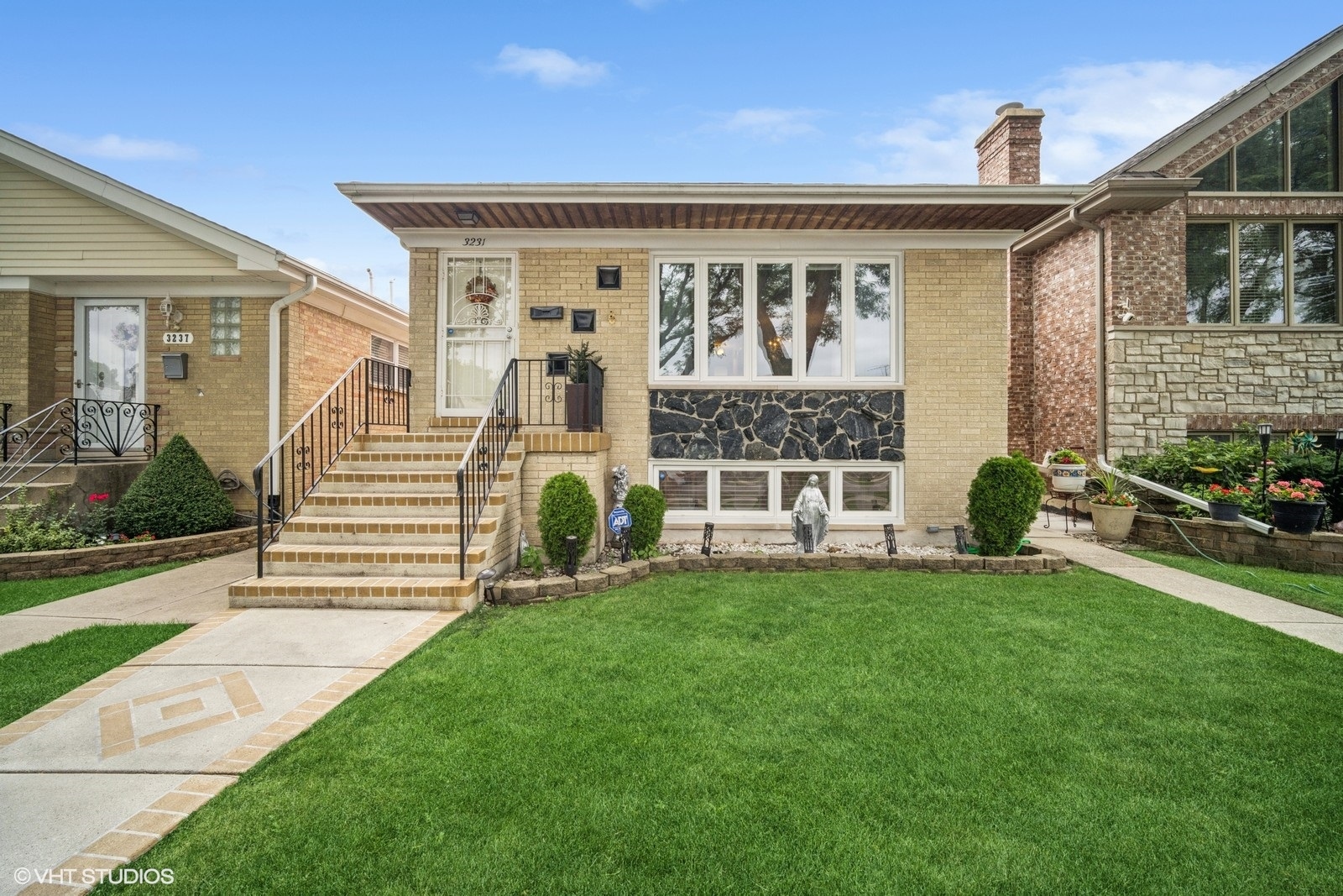 3231 N Osage Avenue, Chicago, IL 60634
