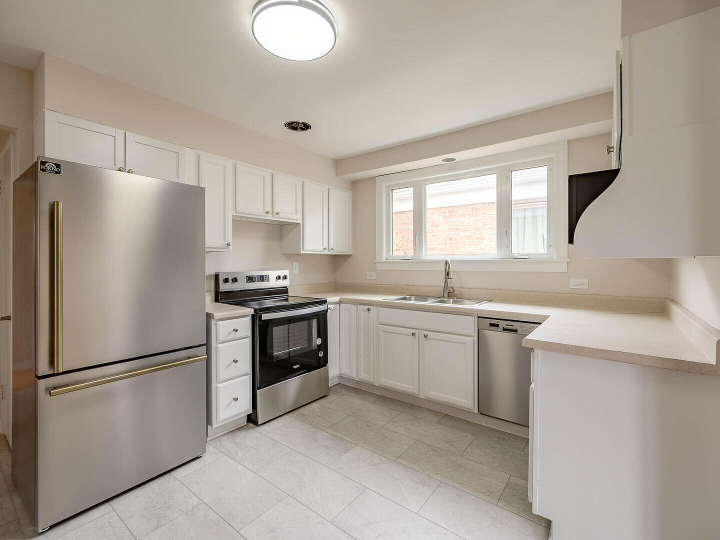 4730 S Lawler Avenue, Chicago, IL 60638