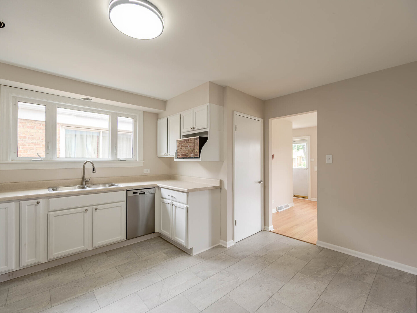 4730 S Lawler Avenue, Chicago, IL 60638