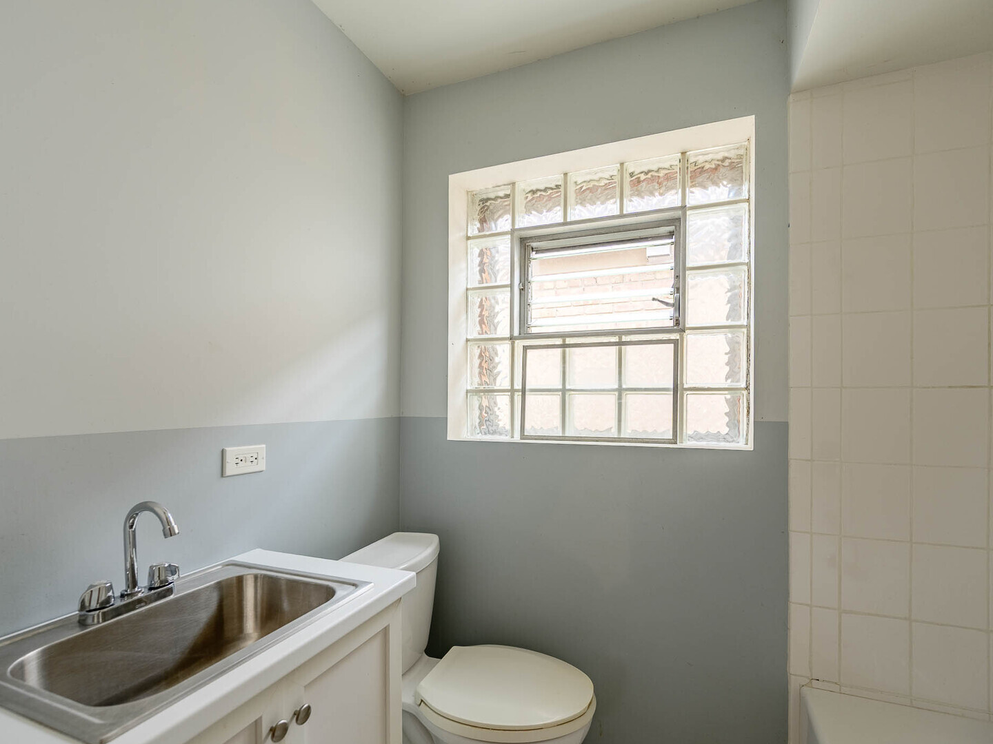 5783 N Elston Avenue, Chicago, IL 60646