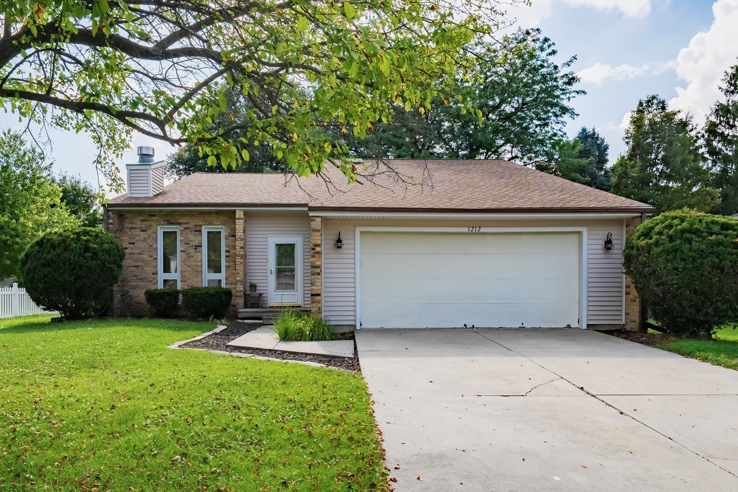 1212 Kim Drive, Bloomington, IL 61704