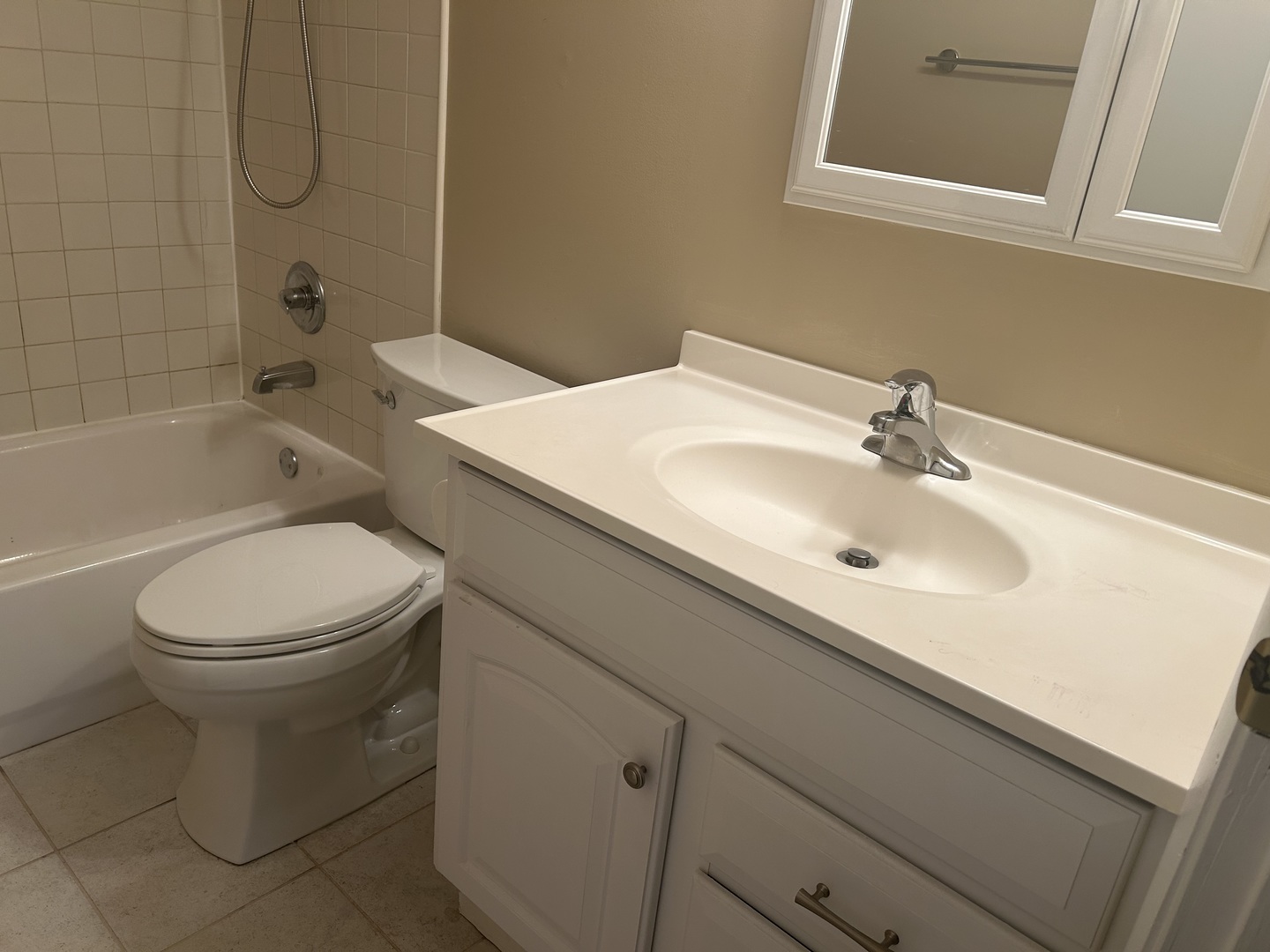 322 WHIDAH Court #322, Schaumburg, IL 60194