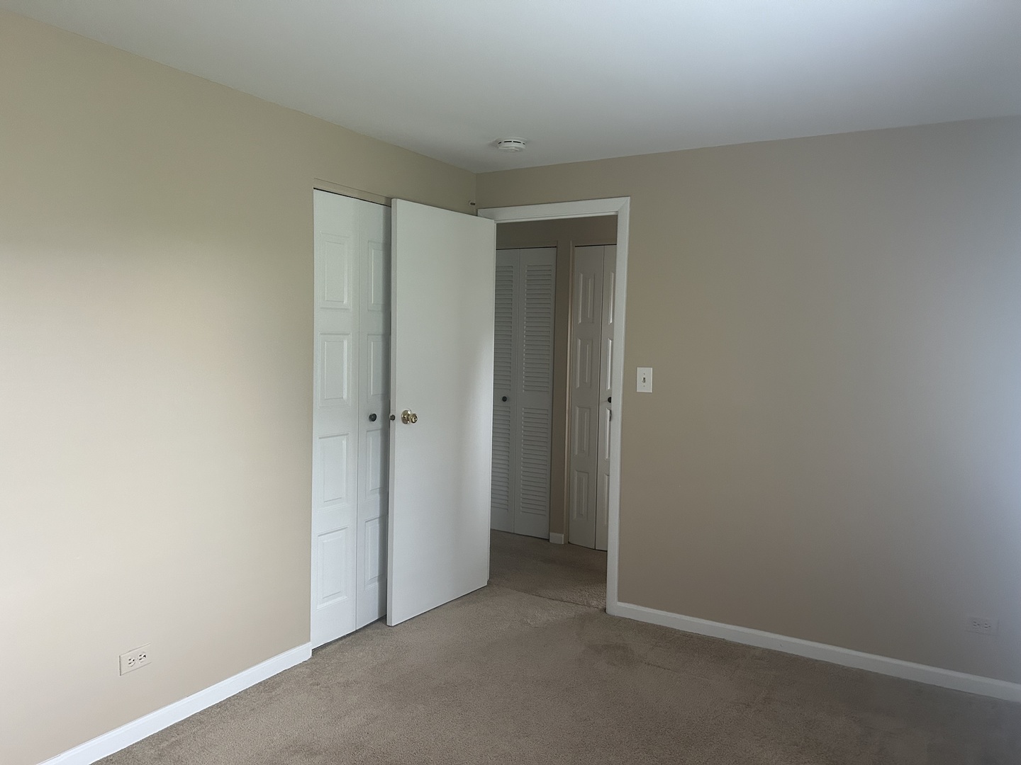 322 WHIDAH Court #322, Schaumburg, IL 60194