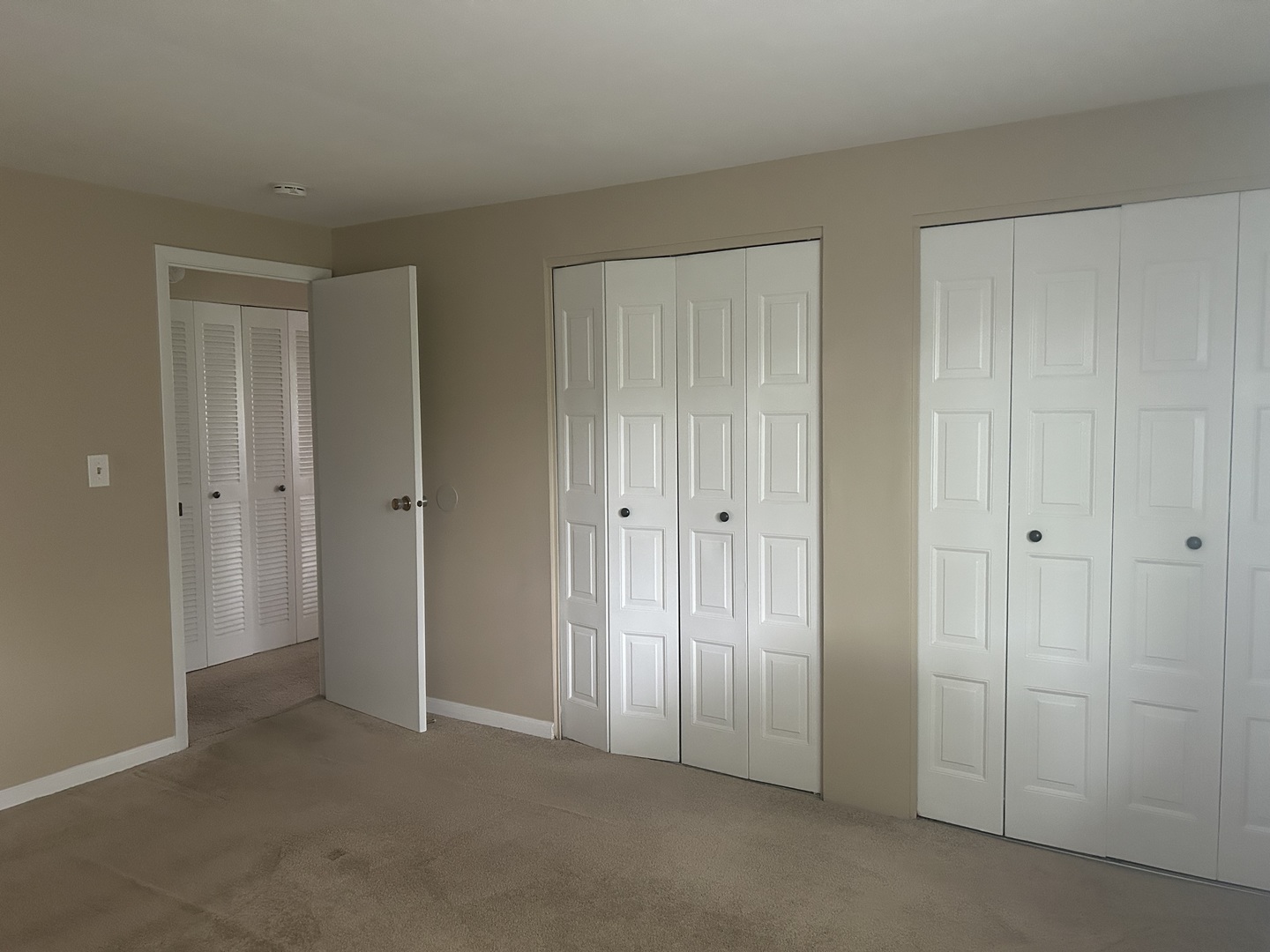 322 WHIDAH Court #322, Schaumburg, IL 60194