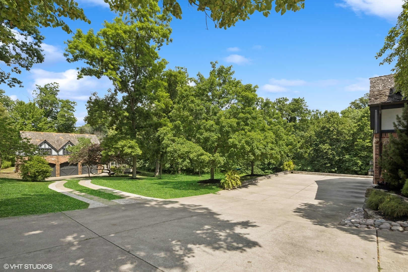 1030 CRESCENT Boulevard, Glen Ellyn, IL 60137