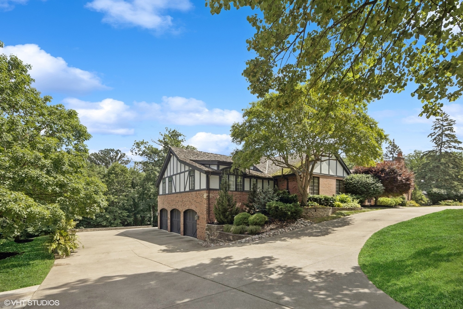 1030 CRESCENT Boulevard, Glen Ellyn, IL 60137