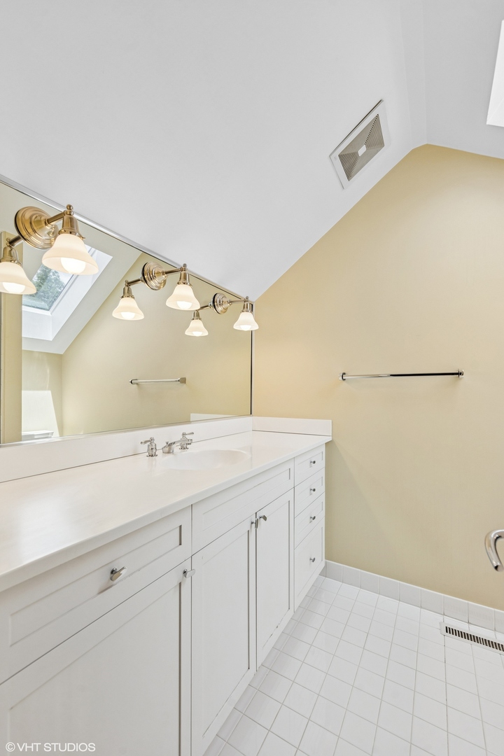 1030 CRESCENT Boulevard, Glen Ellyn, IL 60137