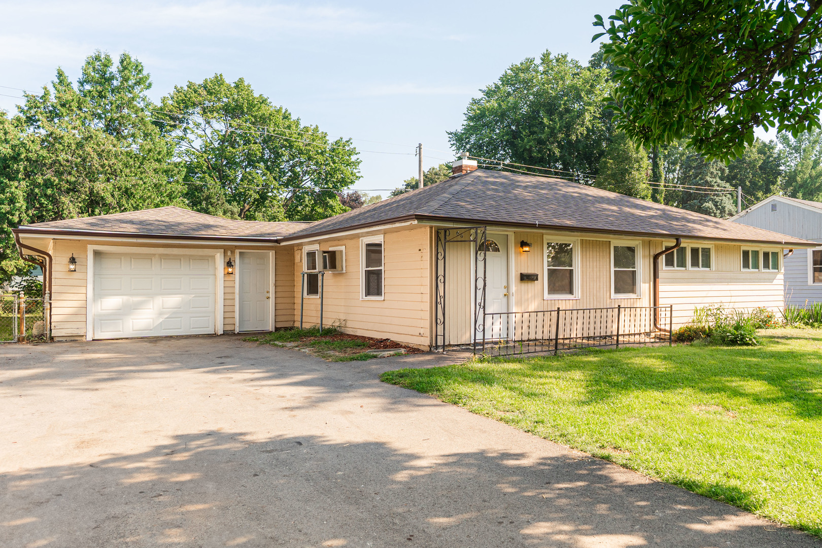 124 Tilton Park Drive, DeKalb, IL 60115