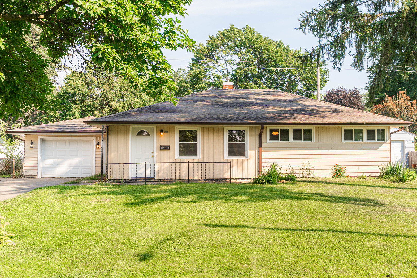124 Tilton Park Drive, DeKalb, IL 60115