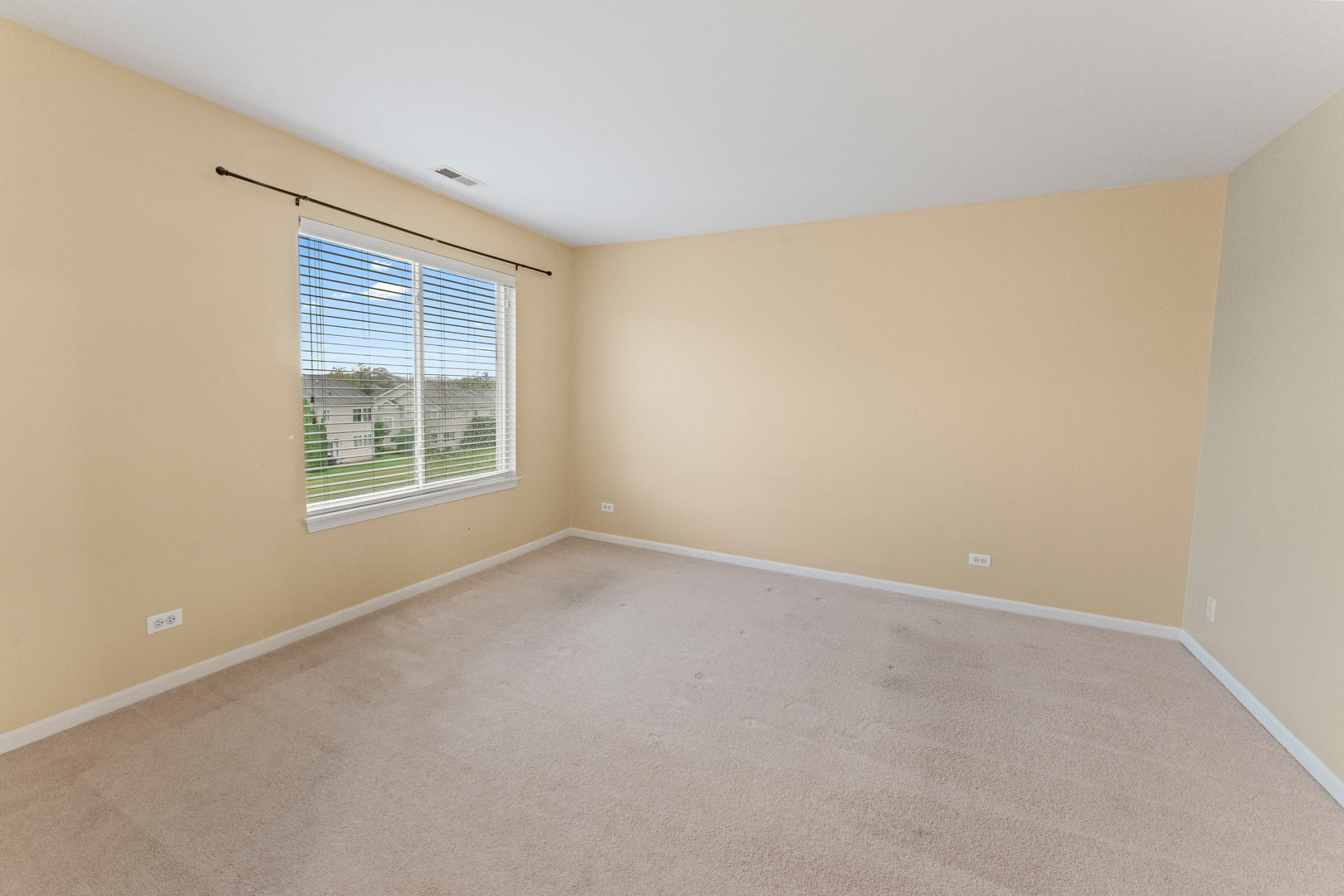 1423 W Remington Lane, Round Lake, IL 60073
