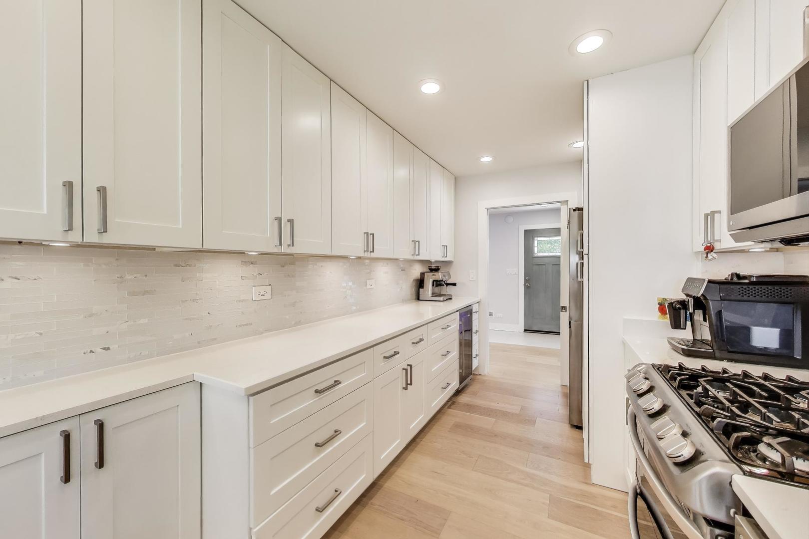 1394 Carol Lane, Des Plaines, IL 60018