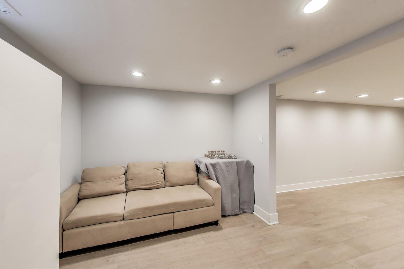 1394 Carol Lane, Des Plaines, IL 60018