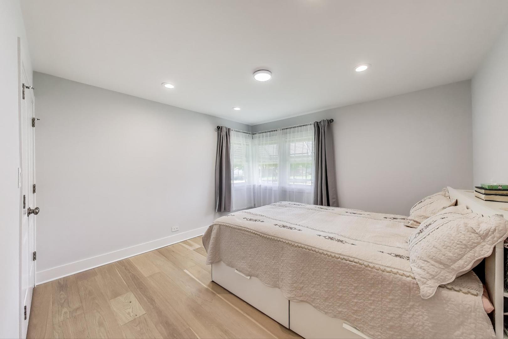 1394 Carol Lane, Des Plaines, IL 60018