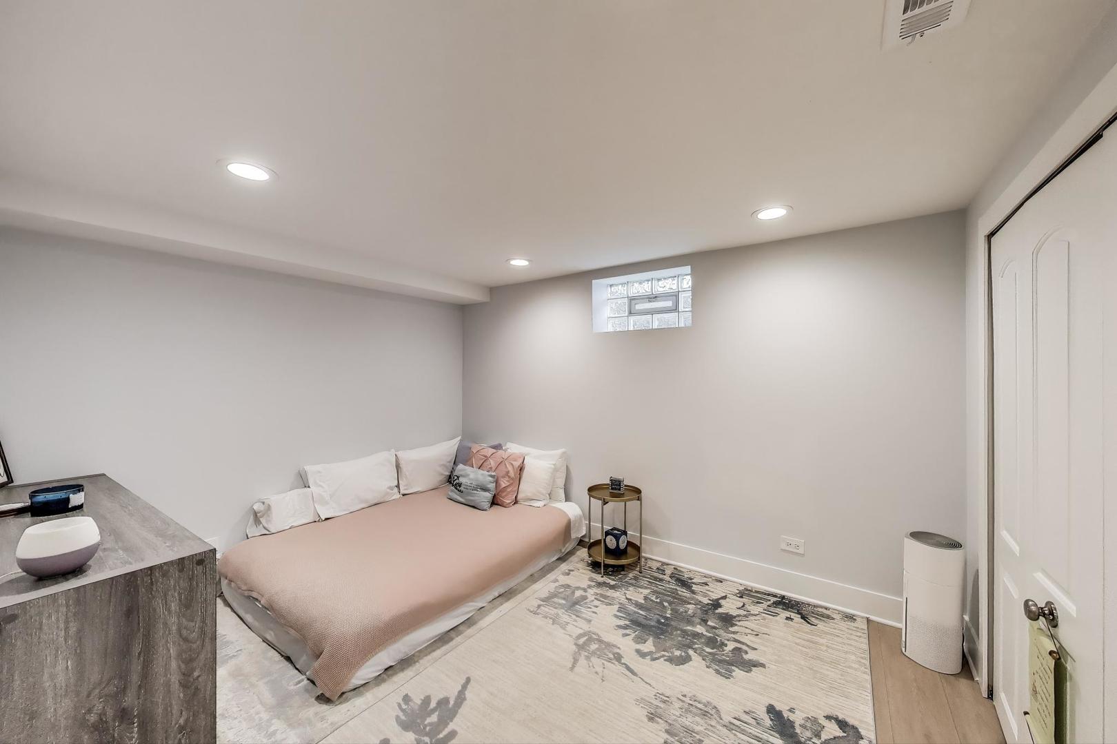 1394 Carol Lane, Des Plaines, IL 60018