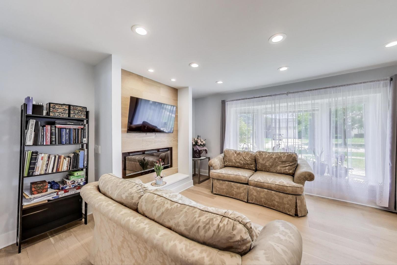 1394 Carol Lane, Des Plaines, IL 60018