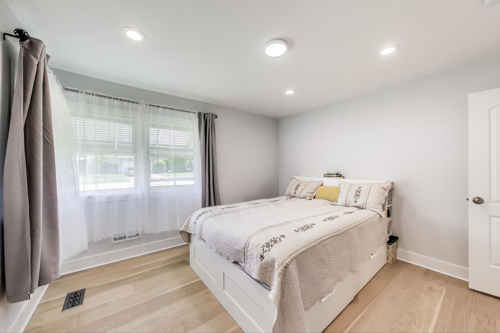 1394 Carol Lane, Des Plaines, IL 60018