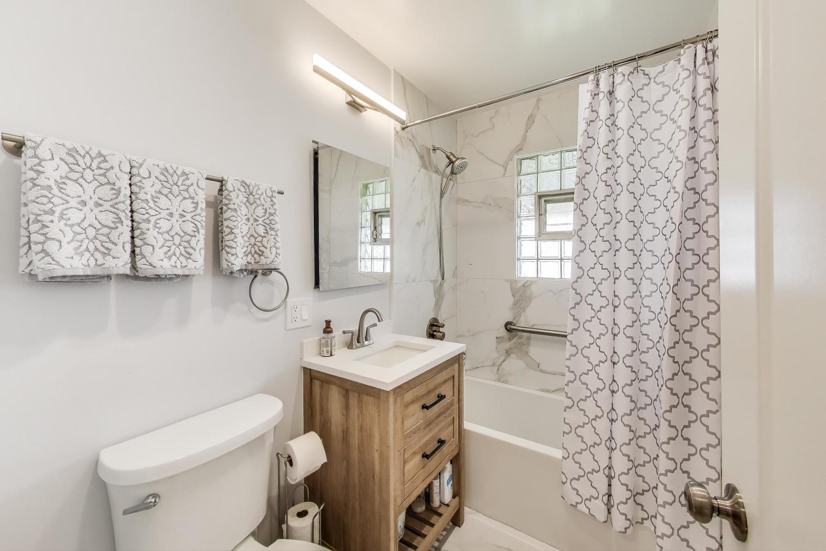 1394 Carol Lane, Des Plaines, IL 60018