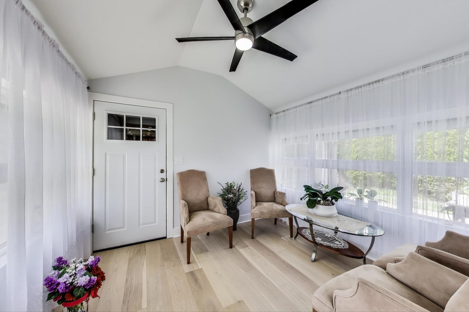 1394 Carol Lane, Des Plaines, IL 60018