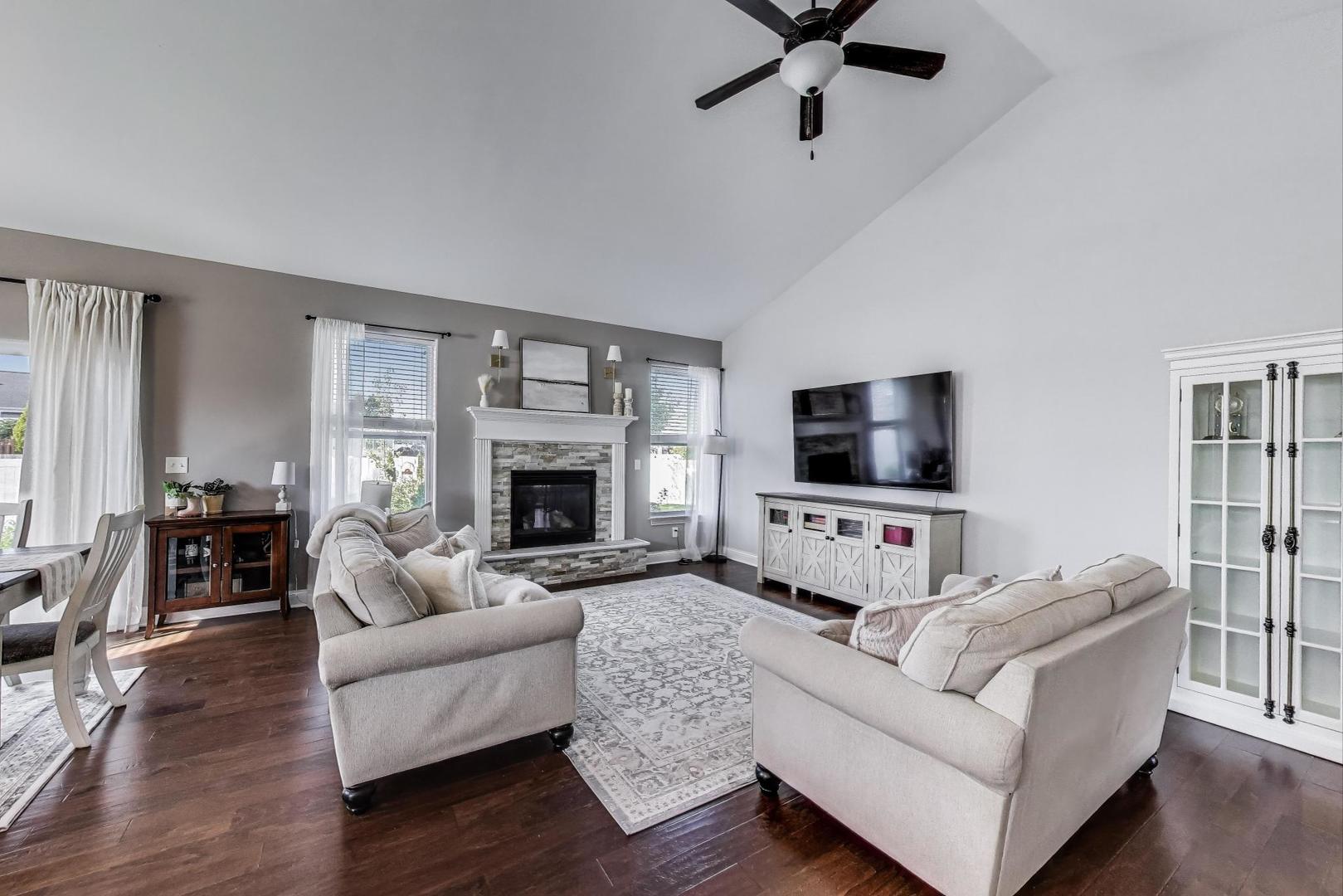 2320 Coventry Circle, Sycamore, IL 60178