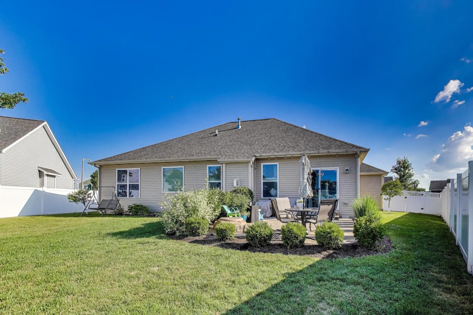 2320 Coventry Circle, Sycamore, IL 60178