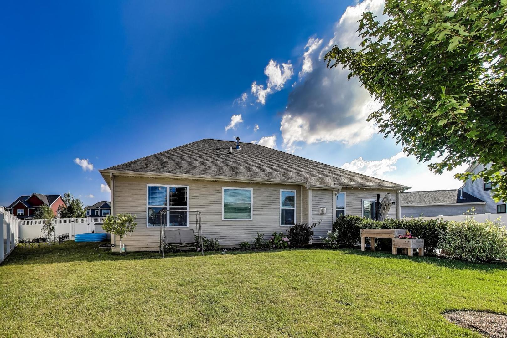 2320 Coventry Circle, Sycamore, IL 60178