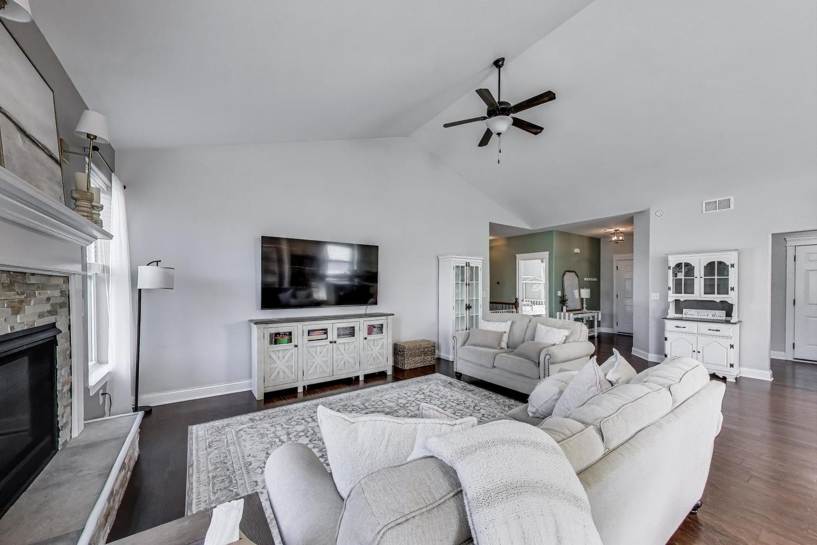 2320 Coventry Circle, Sycamore, IL 60178