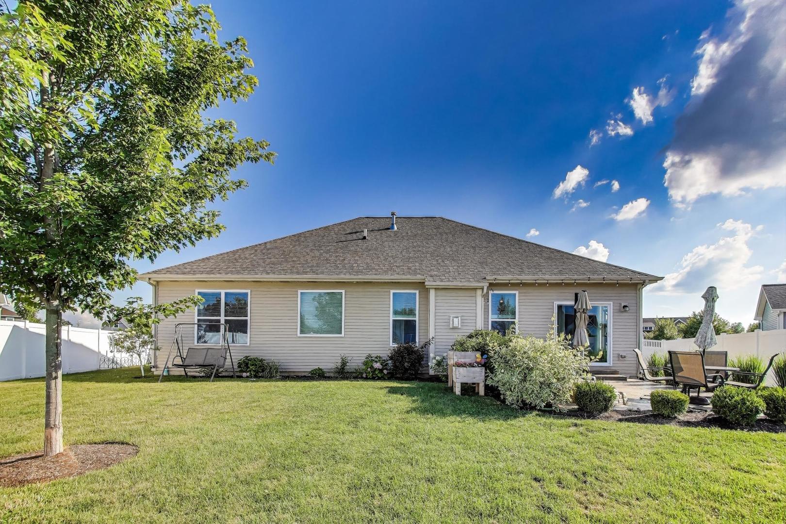 2320 Coventry Circle, Sycamore, IL 60178