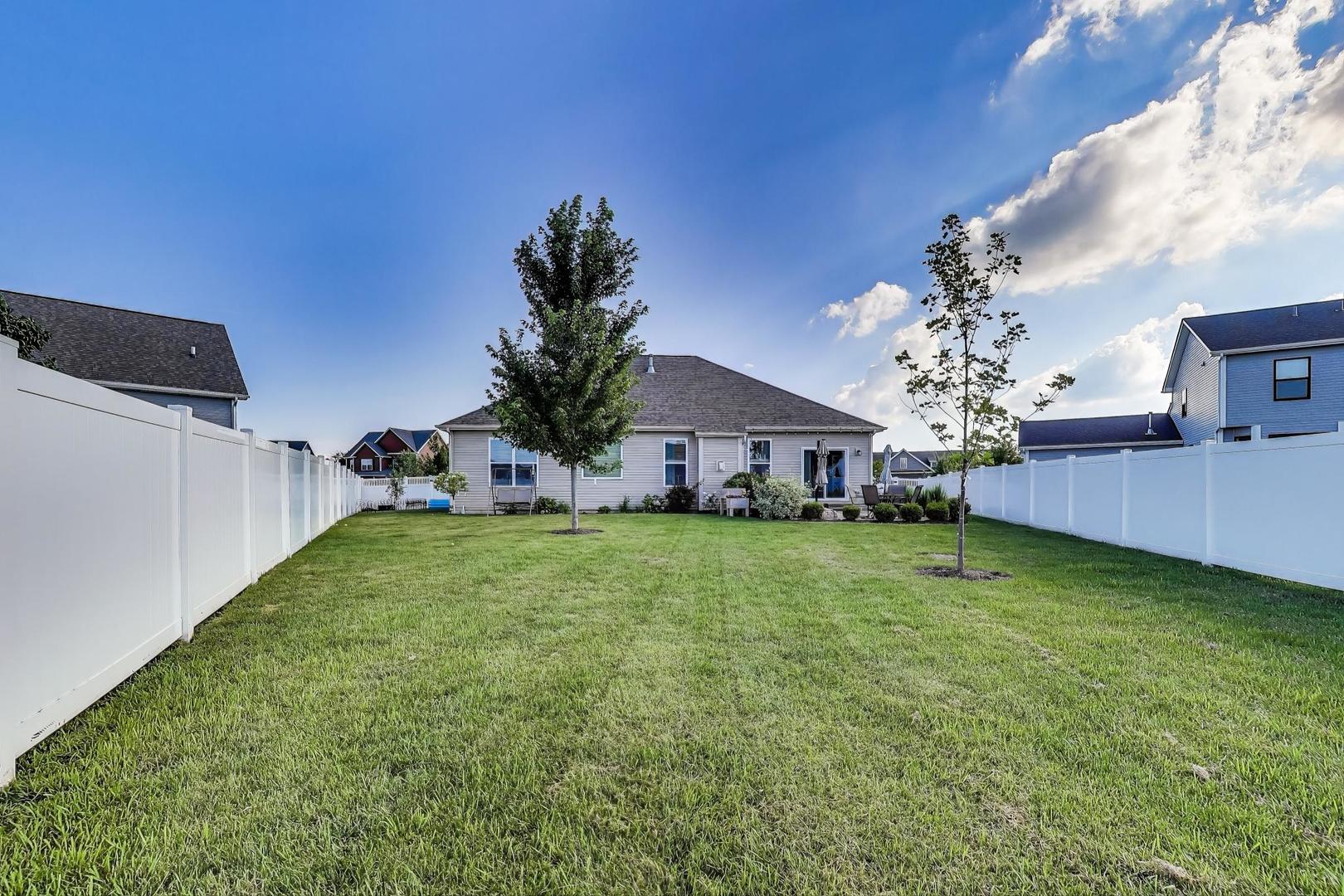2320 Coventry Circle, Sycamore, IL 60178