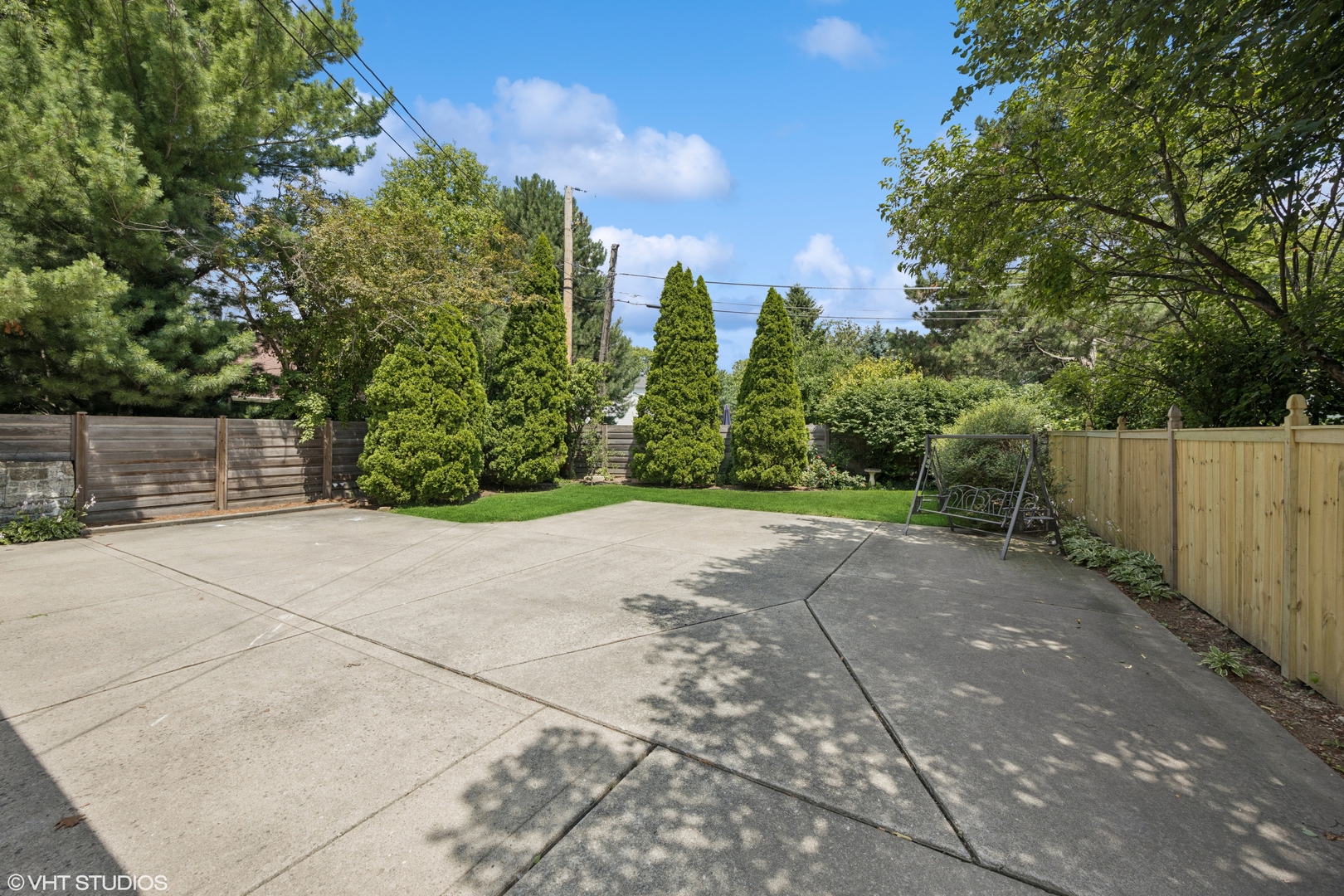 125 Barrypoint Road, Riverside, IL 60546